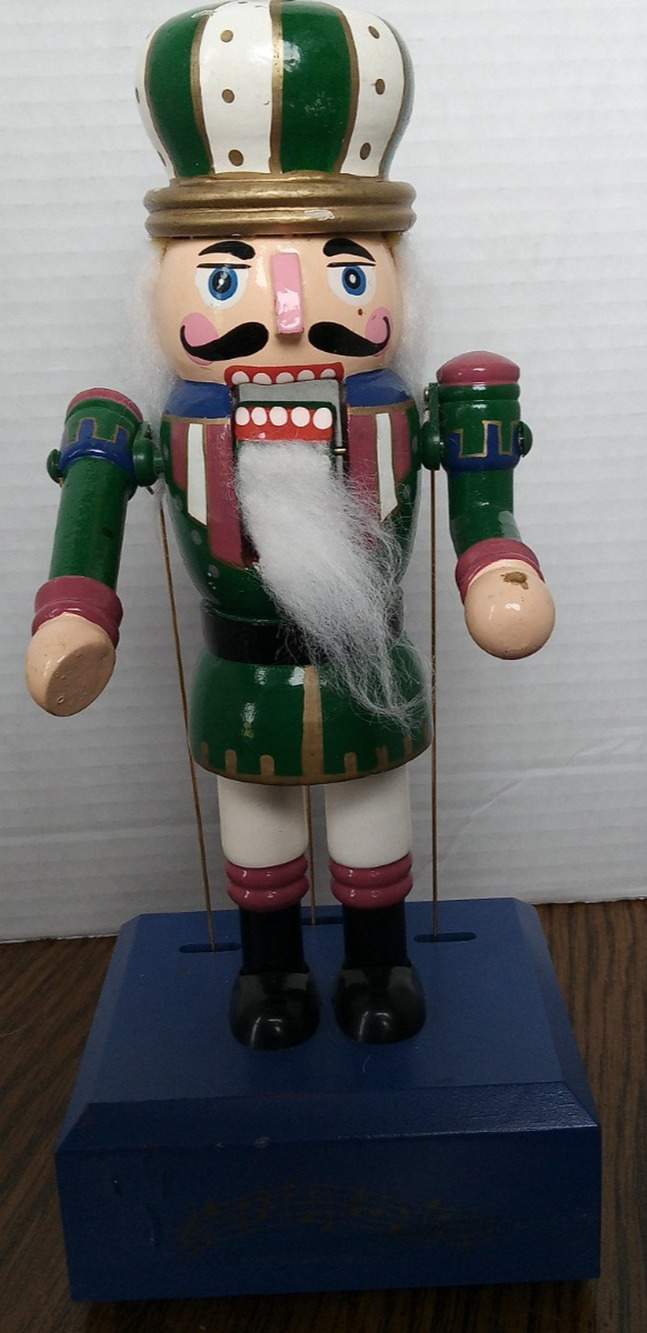 Viva Mfg Green And White Plastic Nutcracker Music Box With Blue Base Tested